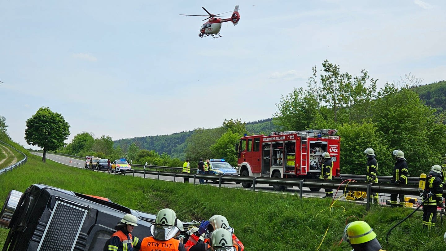 Unfall bei Talheim - Feuerwehr im Einsatz. Senior hindert Hubschrauber an Landung. | Bild: Feuerwehr Trossingen (Foto: Pressestelle, Feuerwehr Trossingen)