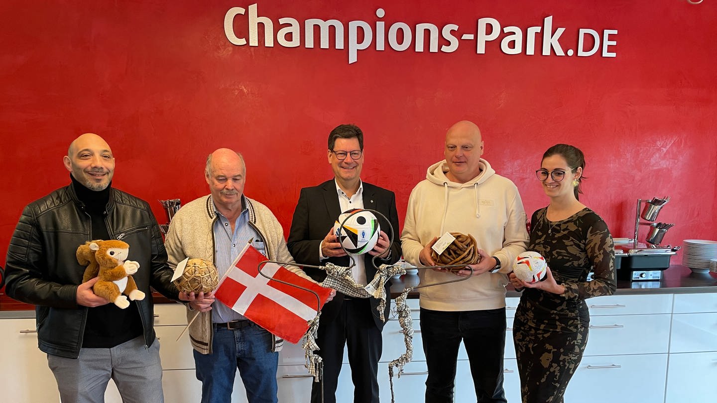 Das Organisationsteam in Freudenstadt freut sich auf den Besuch der dänischen Nationalmannschaft zur EM. (Foto: SWR, Markus Beschorner)