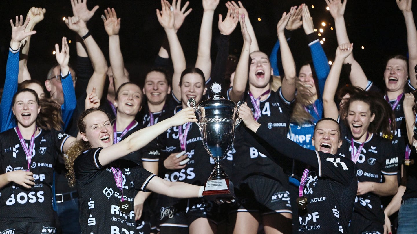 Es war eine Sensation: Im März haben die TUSSIES aus Metzingen den Deutschen Handballpokal der Frauen gewonnen. (Foto: picture alliance/dpa | Marijan Murat)