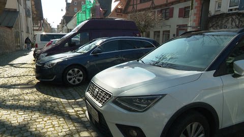 Nur mit Glück erwischt man auf Anhieb in der Ulmer Innenstadt eine Parklücke.  (Foto: SWR)