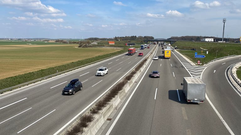 Die A8 bei Merklingen (Alb-Donau-Kreis): Der Verkehr rollt seit Kurzem wieder in beide Richtungen. (Foto: SWR, Kristina Priebe)