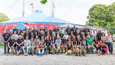 Rund hundert Ehrenamtliche helfen dem Hauptamtlichen-Team des Ulmer Zelts auch in dieser Saison wieder. (Foto: Daniel Grafberger)