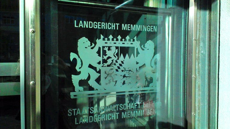 Eingang Glastüre zum Landgericht Memmingen (Foto: SWR)