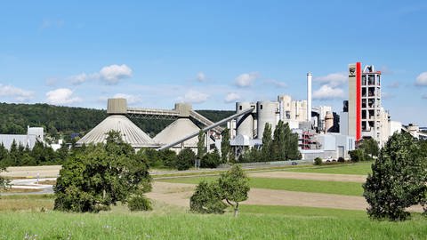 Heidenheim-Mergelstetten soll ab 2024 CO2 bei der Zementherstellung gebunden und weiterverwendet werden. (Archivbild) (Foto: Pressestelle, SCHWENK Zement KG)