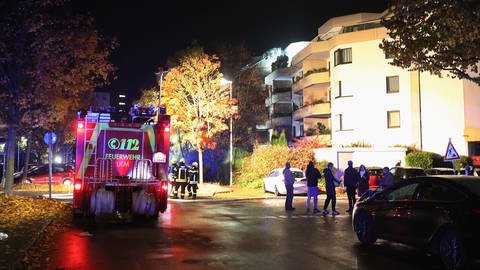 Bei dem Brand in der Ulmer Oststadt wurden zwei Menschen verletzt. Es entstand ein Sachschaden von rund 300.000 Euro. (Foto: z-media / Ralf Zwiebler)