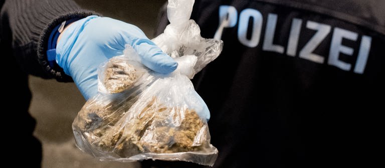 Polizei findet Marihuana (Foto: picture-alliance / Reportdienste, picture alliance, julian stratenschulte, dpa )