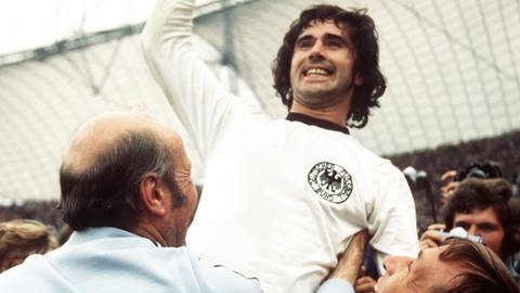 Gerd Müller jubelt am 07.07.1974 über den Sieg im WM-Finale Deutschland gegen Niederlande bei der Fußball-WM in München. (Foto: dpa Bildfunk, Karl Schnörrer)