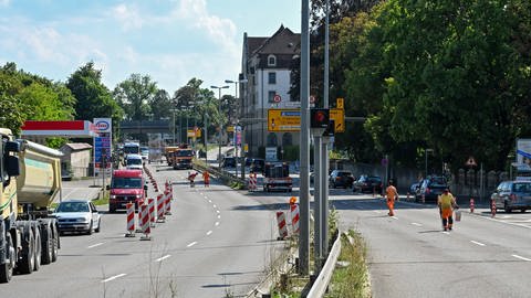 Stau auf einer Baustelle auf der B10 in Ulm - Baustelle an der B10 Wallstraßenbrücke verursacht derzeit Staus in und um Ulm (Foto: Thomas Heckmann)