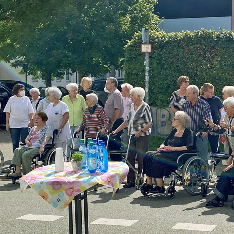 Das Pflegeheim St. Anna-Stift in Ulm nimmt teil an einer bundesweiten Protestaktion gegen das neue Corona-Infektionsschutzgesetz.  (Foto: SWR, Hannah Schulze)
