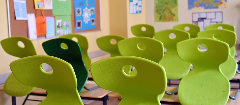Die Schulen in Ostwürttemberg müssen gegen einen massiven Lehrkräftemangel ankämpfen (Foto: dpa Bildfunk, picture alliance/dpa/dpa-Zentralbild | Hendrik Schmidt)