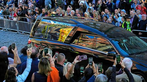 Der Leichenwagen für die Queen kommt von der Firma Binz aus Lorch im Ostalbkreis. (Foto: dpa Bildfunk, picture alliance dpa AP Peter Josek)