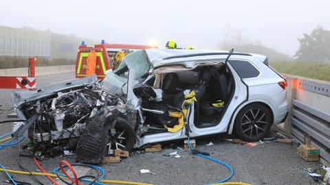 Auf der A8 zwischen Merklingen und Ulm-West ist bei einem Unfall am Freitagmorgen ein Lkw-Fahrer ums Leben gekommen. (Foto: z-media / Ralf Zwiebler)