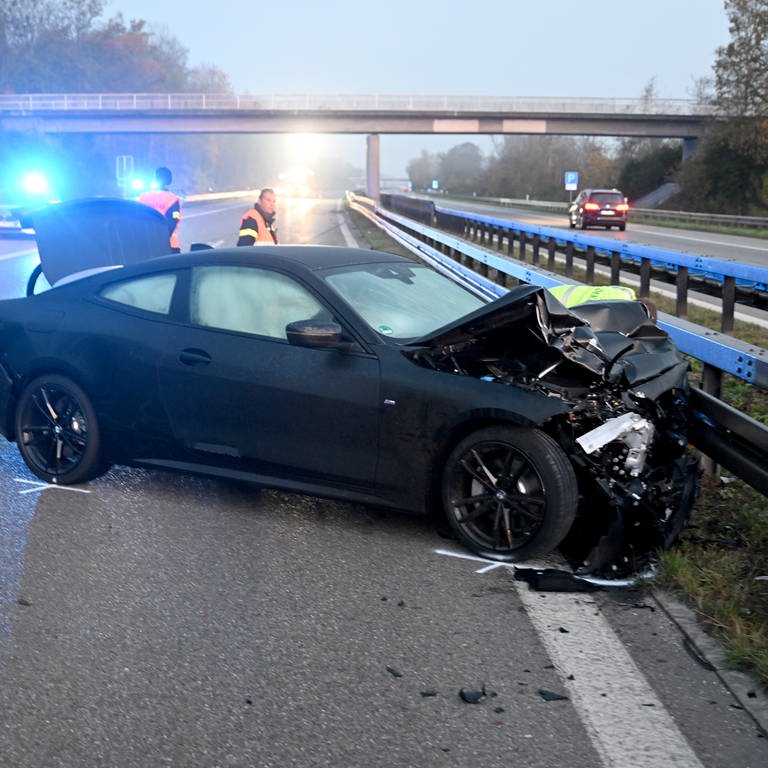 Bei dem Unfall auf der B28 zwischen Neu-Ulm und Senden starb ein 22-jähriger Autofahrer. (Foto: Thomas Heckmann)