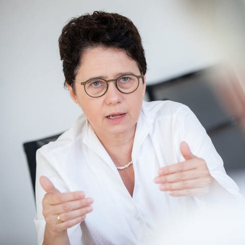 Marion Gentges (CDU), Ministerin der Justiz und für Migration in Baden-Württemberg, bei einem Interview mit der dpa  (Foto: dpa Bildfunk, picture alliance/dpa | Christoph Schmidt)