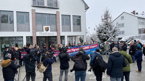 Erst am Samstag gab es in Illerkirchberg (Alb-Donau-Kreis) eine Demo gegen eine Kundgebung der AfD.  (Foto: SWR, Peter Schmid)