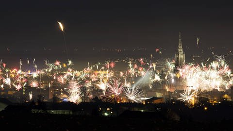Silvesterfeuerwerk über Ulm (Foto: IMAGO, IMAGO / imagebroker)