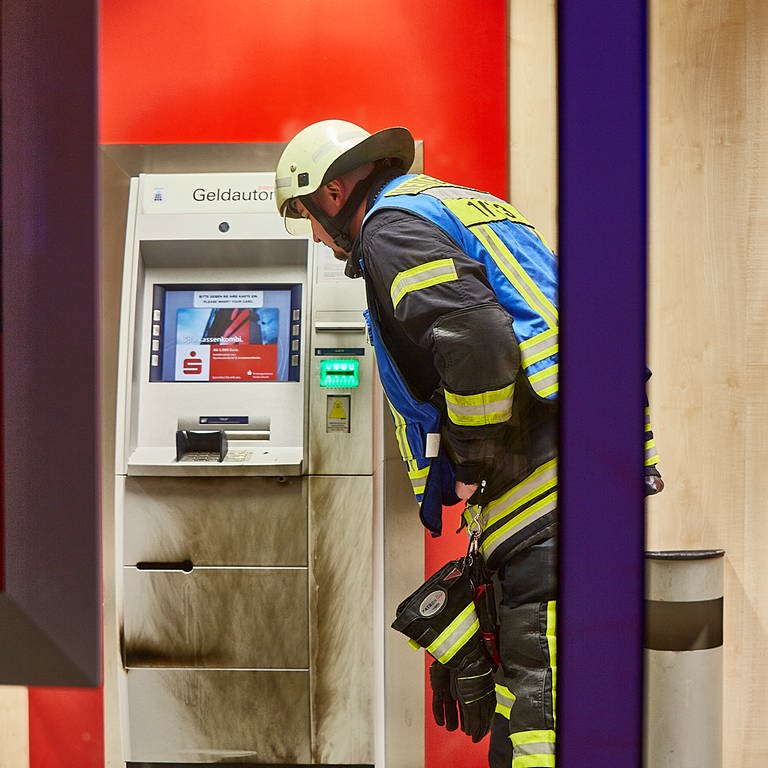 Beschädigter Geldautomat nach einer versuchten Sprengung (Foto: Markus Brandhuber)