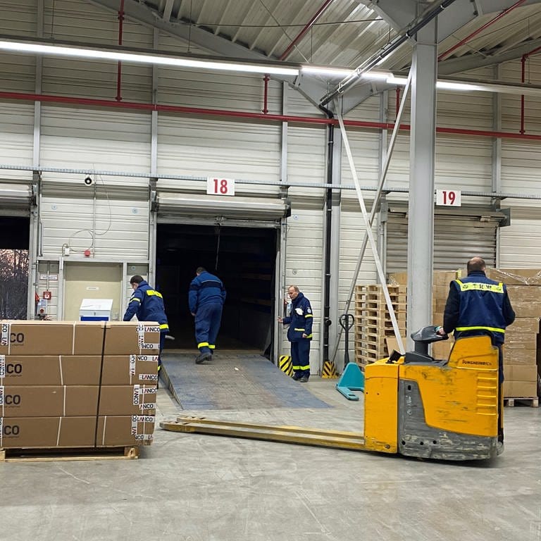 Nach Erdbeben in der Türkei: Vom THW-Logistikzentrum in Ulm aus geht ein Transport Hilfsgüter raus (Foto: SWR, Hannah Schulze)