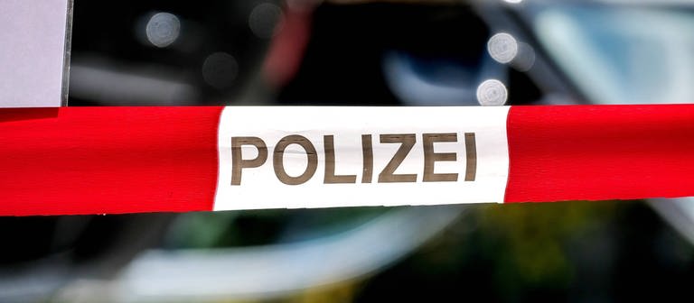 Absperrband der Polizei: Die Beamten haben in Herbrechtingen einen mutmaßlichen sogenannten Reichsbürger festgenommen.  (Foto: IMAGO, IMAGO / Michael Gstettenbauer)