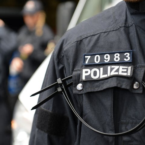 Ein Großeinsatz der Polizei in Lauingen: Die Bedrohungslage war indessen weniger heftig als zunächst angenommen. (Foto: dpa Bildfunk, Arne Dedert)