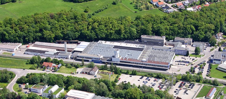 Luftbild des Firmensitzes der VARTA AG in Ellwangen im Ostalbkreis. Auch am Stammsitz des Batterieherstellers VARTA in Ellwangen sollen Stellen abgebaut werden.  (Foto: Pressestelle, VARTA AG)