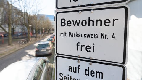 Anwohnerparken wir überall teurer. (Foto: dpa Bildfunk, picture alliance/dpa | Sebastian Gollnow)