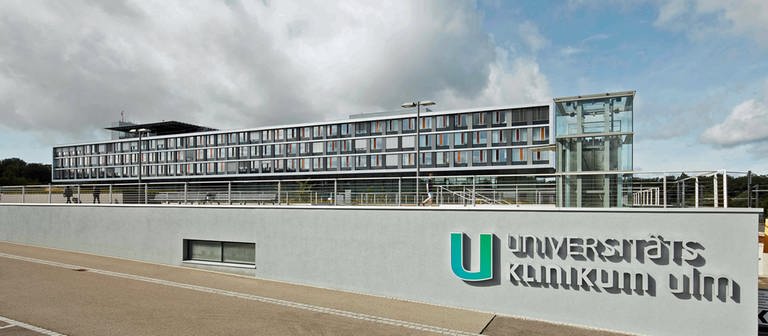 Gebäude Universitätsklinikum Ulm, neue Studie zur psychologischen Unterstützung auf Intensiv-Stationen. (Foto: Pressestelle, Universitätsklinikum Ulm)