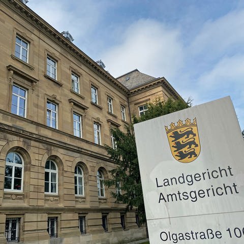 Prozessauftakt Landgericht Ulm: Nach einer Messerattacke auf zwei Mädchen in Illerkirchberg im Alb-Donau-Kreis steht der Tatverdächtige vor Gericht. (Foto: SWR, Maja Nötzel)