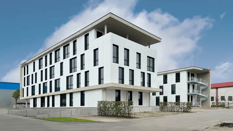 Der neue IT-Campus in Ellwangen wird am Mittwoch eingeweiht. Rund 450 IT-Spezialistinnen und Spezialisten werden nach Unternehmensangaben künftig in dem Neubau in Ellwangen arbeiten. (Foto: INNEO)