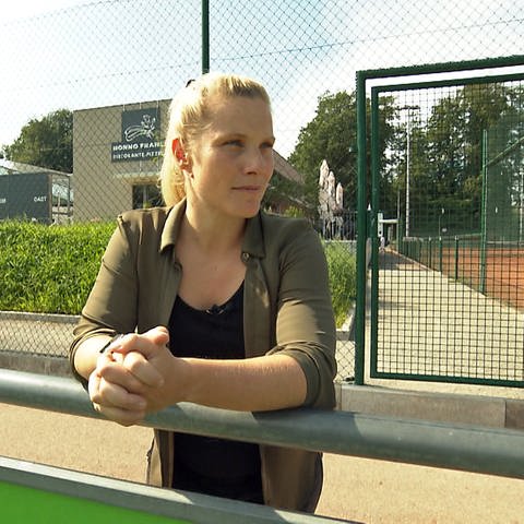 Myriam Krüger auf dem SSV-Fußballgelände in Ulm. (Foto: SWR)