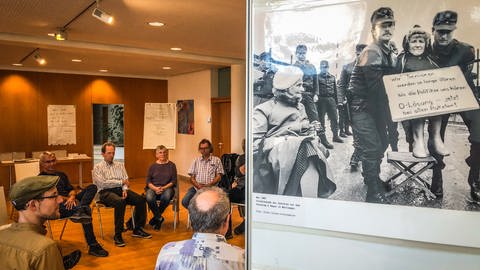 Ein spannender Workshop, bei dem die Frage ist, was sich die beiden Gruppen wohl zu sagen haben und welche Strategien sie austauschen können: Die Anti-Pershing-II-Blockierer aus den 80er Jahren und die Klima-Aktivisten. (Foto: SWR, Martin Miecznik)