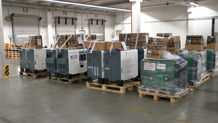 Auch technische Unterstützung stellt das THW Logistikzentrum Ulm für Libyen bereit - unter anderem Stromgeneratoren. (Foto: SWR, Peter Schmid)