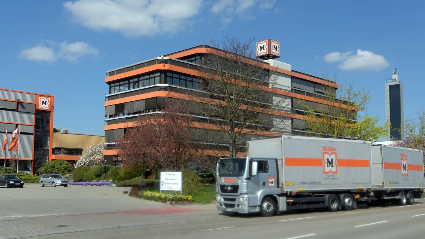 Die Zentrale der Müller Drogerie in Ulm. Der Unternehmer Erwin Müller wird von drei Adoptivkindern verklagt. (Foto: dpa Bildfunk, picture alliance/dpa | Stefan Puchner)