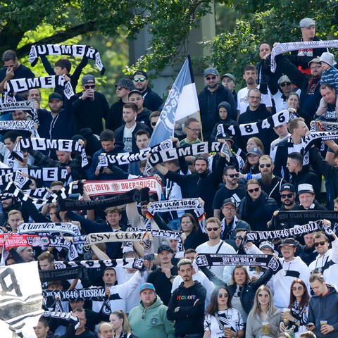Zum Spiel in der Dritten Liga am Dienstag in Ulm zwischen dem SSV Ulm 1846 Fußball und 1860 München werden 17.000 Fans erwartet (Archivbild). (Foto: IMAGO, IMAGO / Markus Endberg (Archivbild))