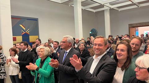 Die OB-Kandidierenden Gunter Czisch (CDU), Martin Ansbacher (SPD), Lena Schwelling (Grüne) im Ulmer Rathaus. (Foto: SWR)