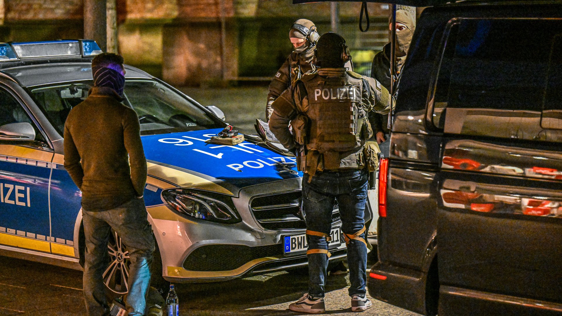 Die Polizei hat eine Geiselnahme auf dem Münsterplatz in Ulm beendet. (Foto: dpa Bildfunk, picture alliance/dpa / Marius Bulling)