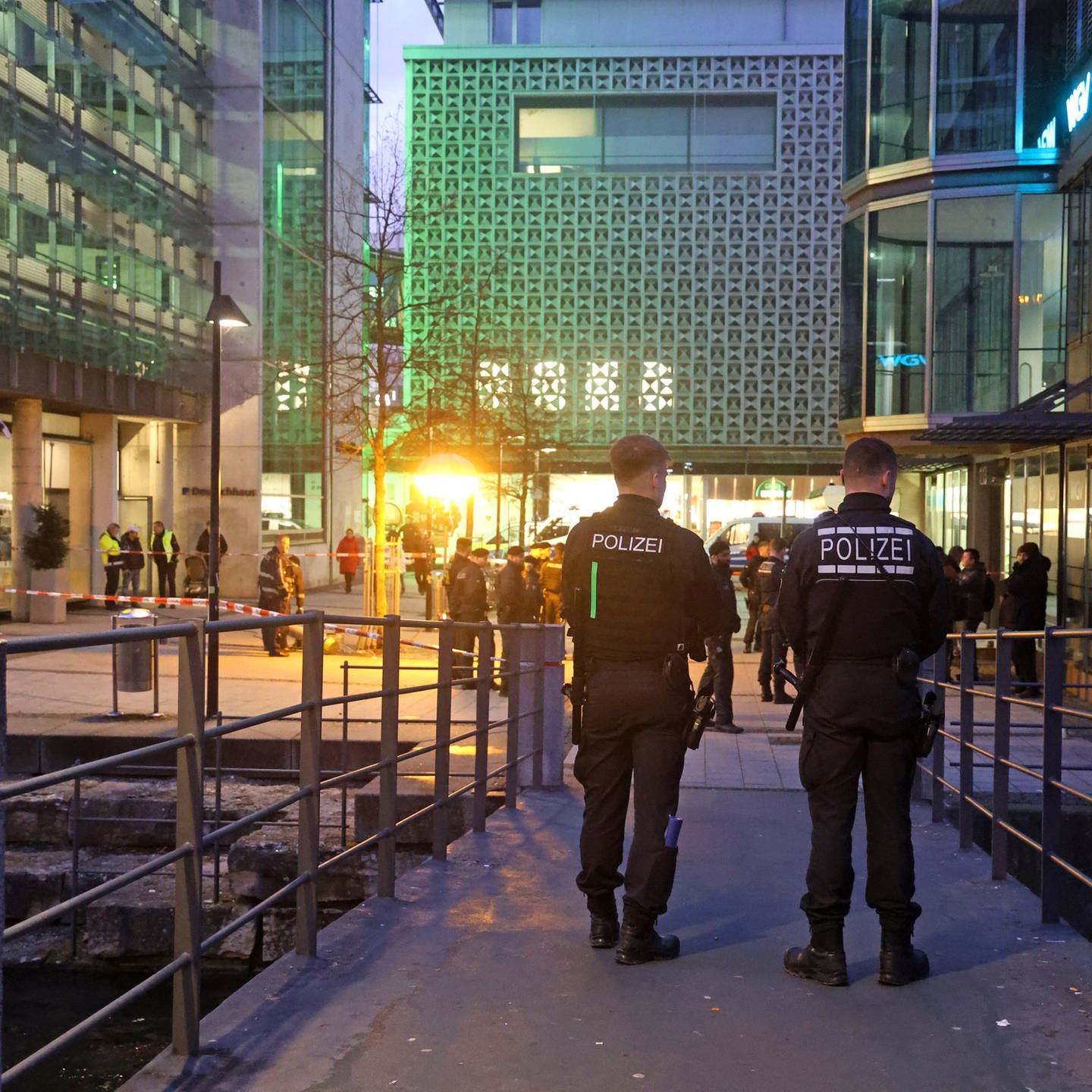 Drogen, 40 Platzverweise: Polizei Ulm zieht nach Razzia Bilanz - SWR Aktuell
