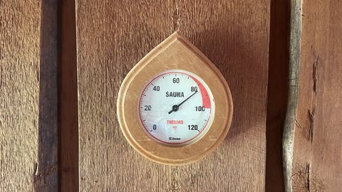 Auch bei Hitze gehen Stammgäste in die Sauna. 