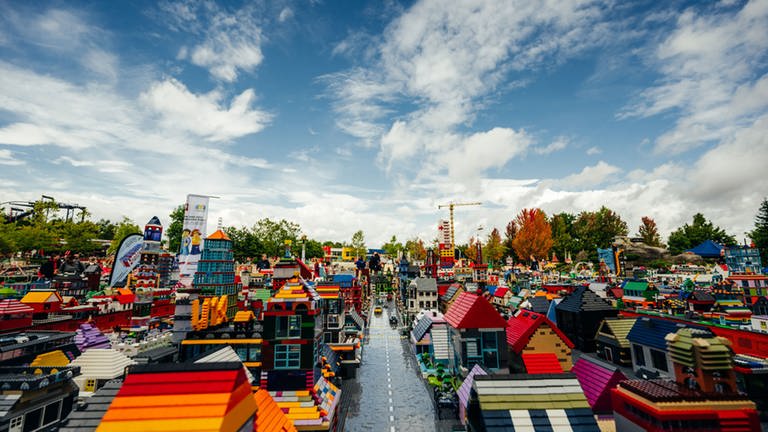 Weltrekord mit einer Stadt aus Lego-Häusern im Legoland in Günzburg