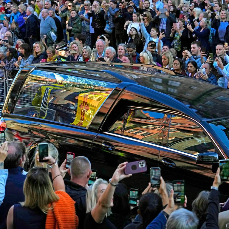 Der Leichenwagen für die Queen kommt von der Firma Binz aus Lorch im Ostalbkreis. (Foto: dpa Bildfunk, picture alliance dpa AP Peter Josek)