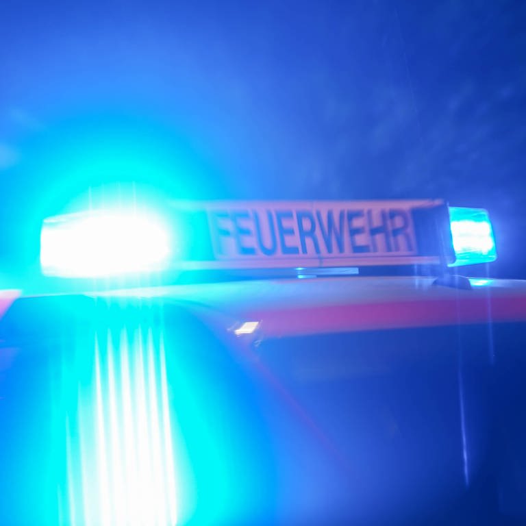 Bei einem Brand in Erbach (Alb-Donau-Kreis) sind in der Nacht zum Samstag drei Menschen leicht verletzt worden. (Symbolbild) (Foto: IMAGO, IMAGO / Marius Schwarz)