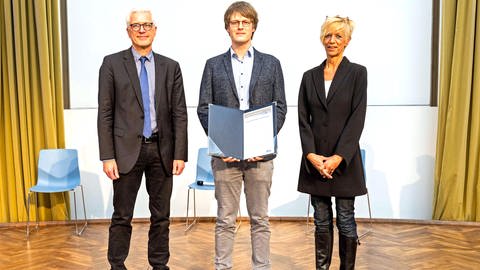 Dr. Michael Melzer wurde der Ursula M. Händel-Tierschutzpreis verliehen (Foto: Pressestelle, Universität Ulm, Foto: Peter Leßmann, Uni Münster)