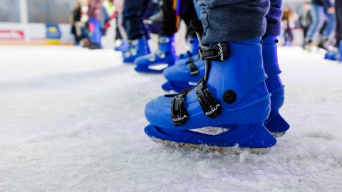 Wegen der Energiekrise wird es im Winter keine Eislaufbahn auf dem Greutplatz in Aalen geben (Foto: dpa Bildfunk, picture alliance/dpa | Frank Molter)