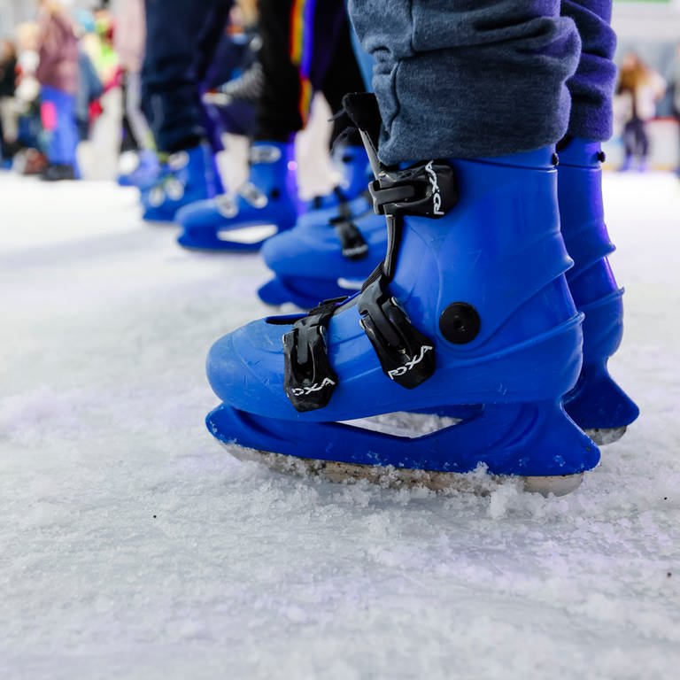 Wegen der Energiekrise wird es im Winter keine Eislaufbahn auf dem Greutplatz in Aalen geben (Foto: dpa Bildfunk, picture alliance/dpa | Frank Molter)