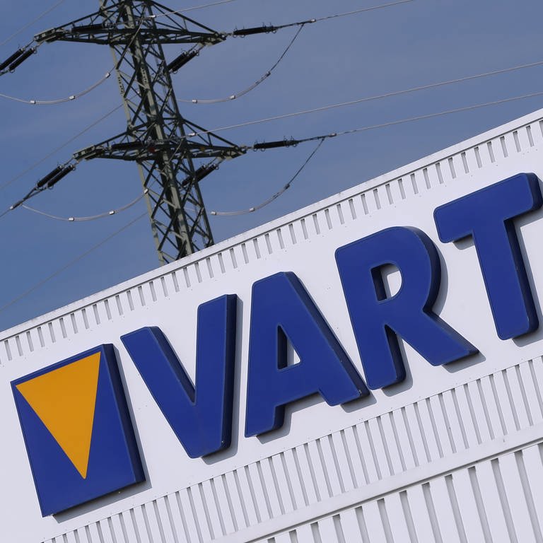 Das Firmenlogo von Varta. Der Batteriehersteller Varta schickt rund 500 seiner Mitarbeiter im Werk in Nördlingen in Kurzarbeit.  (Foto: dpa Bildfunk, Picture Alliance)