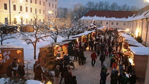 Auch das Kloster Roggenburg wird wieder zum Anziehungspunkt für Menschen, die gerne in Weihnachtsstimmung kommen wollen. (Foto: SWR)