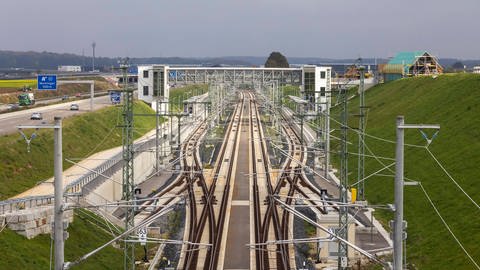 Am 11. Dezember 2022 geht der neue Bahnhalt an der Neubaustrecke Wendlingen - Ulm in Betrieb (Foto: IMAGO, IMAGO / Arnulf Hettrich)