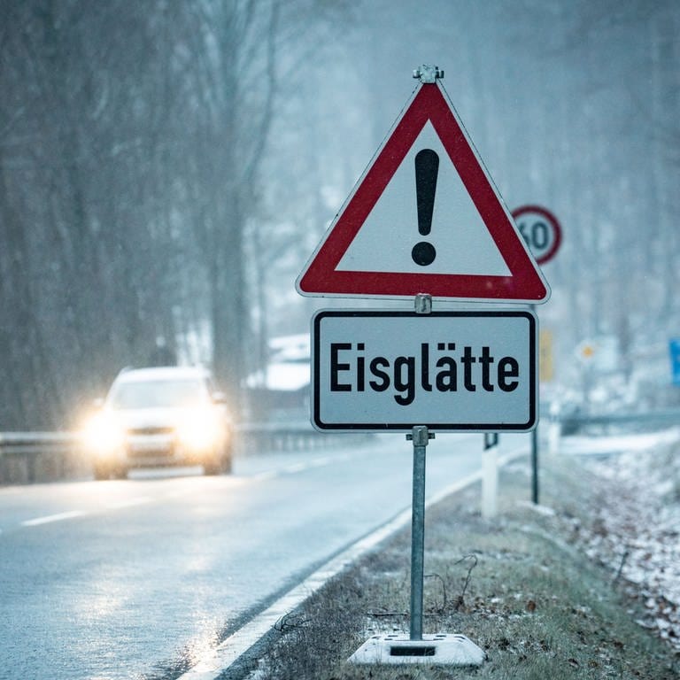 Der Deutsche Wetterdienst warnt vor Eisregen und gefährlicher Glätte.  (Foto: dpa Bildfunk, picture alliance/dpa | Frank Rumpenhorst (Symbolbild))