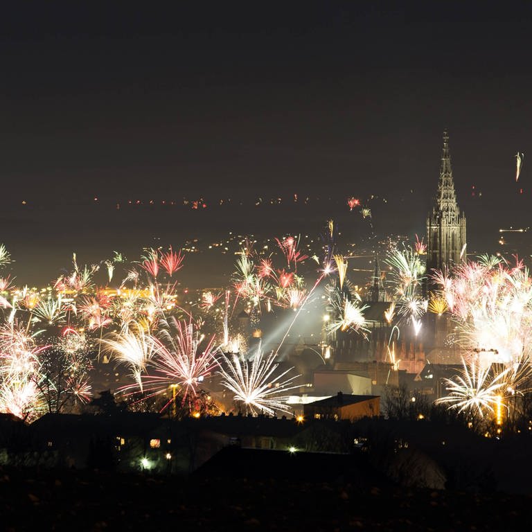 Silvesterfeuerwerk über Ulm