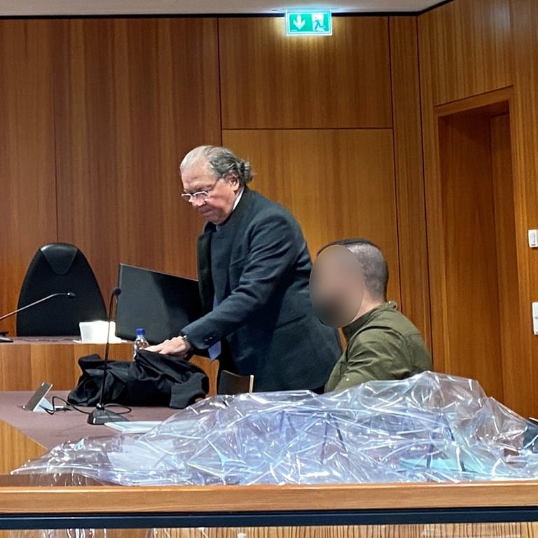 Urteil im Amtsgericht Günzburg: Der Polizist muss 90 Tagessätze à 55 Euro zahlen. (Foto: SWR, Hannah Schulze)